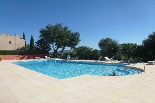 à vendre appartement Grimaud - À vendre à Grimaud studio dans résidence avec piscine