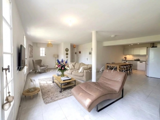 à vendre appartement Grimaud - A vendre : Appartement de standing 93 m² avec extérieur et parking