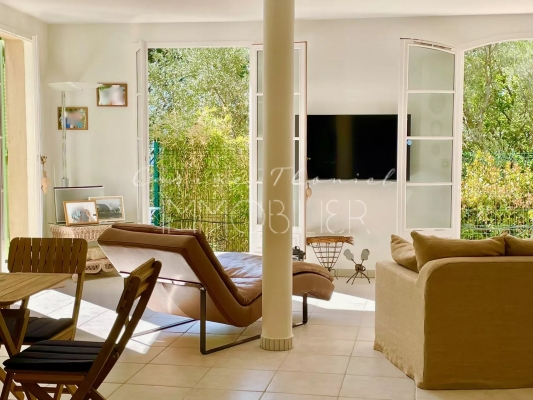 Vente appartement Grimaud - Appartement 3 pièces avec terrasse dans le centre de Grimaud