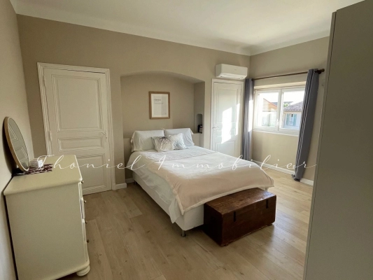 à vendre appartement Grimaud - Exceptionnel dans le village de Grimaud : Appartement 125 m² rénové, avec garage 70 m² et stationnement