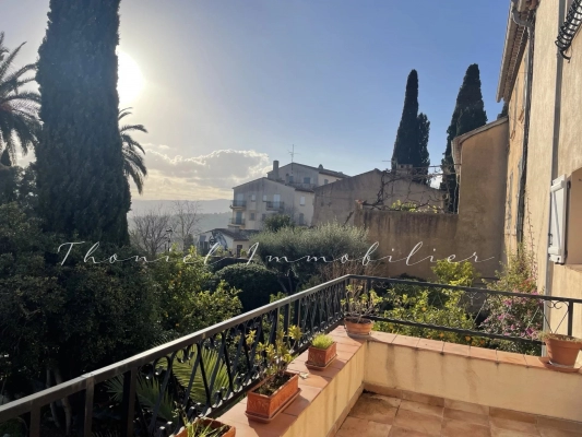 à vendre appartement Grimaud - Exceptionnel dans le village de Grimaud : Appartement 125 m² rénové, avec garage 70 m² et stationnement
