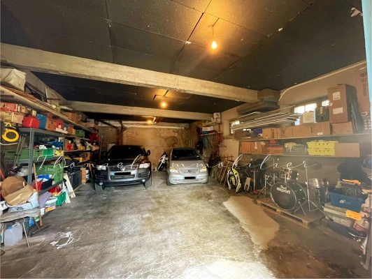 à vendre appartement Grimaud - Exceptionnel dans le village de Grimaud : Appartement 125 m² rénové, avec garage 70 m² et stationnement