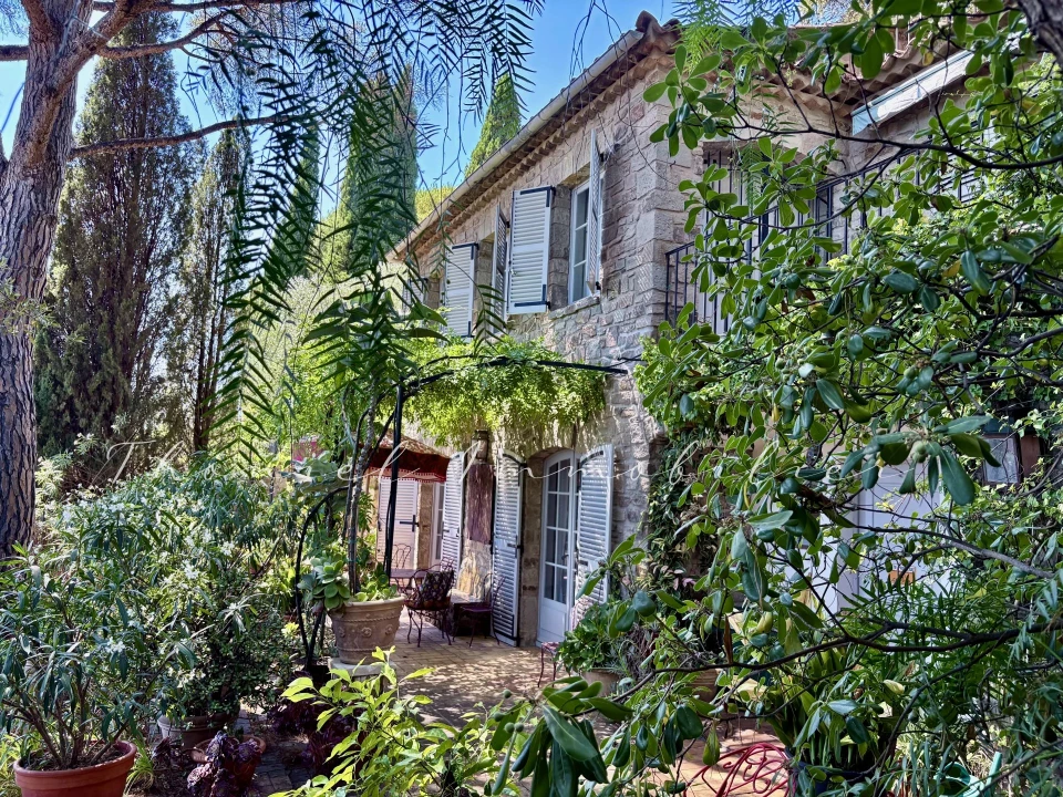 Agence immobilière Grimaud | Thoniel Immobilier | vente Maison village Grimaud