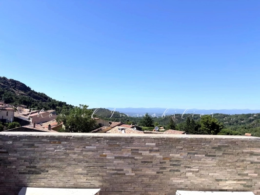 à vendre maison de village La Garde-Freinet - Maison de caractère avec piscine et garage à vendre à La Garde Freinet