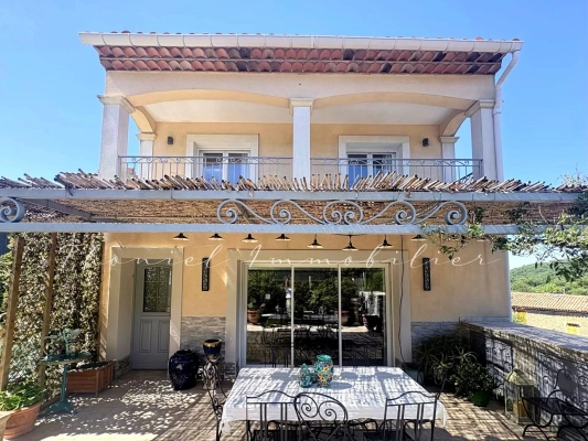 à vendre maison de village La Garde-Freinet - Maison de caractère avec piscine et garage à vendre à La Garde Freinet