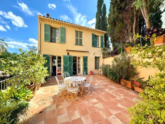 For sale village house Grimaud - Spacious, charming village house in Grimaud