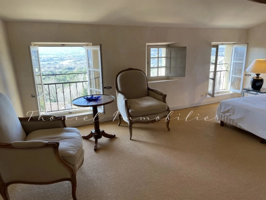 à vendre maison de village Grimaud - Magnifique maison de maître avec jardin et bassin à vendre à Grimaud