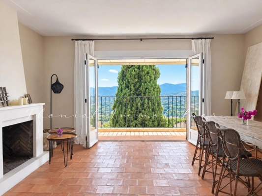 à vendre maison de village Grimaud - Charmante maison de village de 63 m² avec vue au cœur de Grimaud