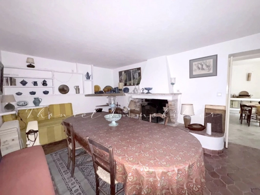 à vendre maison de village Grimaud - À vendre dans le village de Grimaud : Ensemble de deux maisons de village à rénover, avec terrasse et jardinet