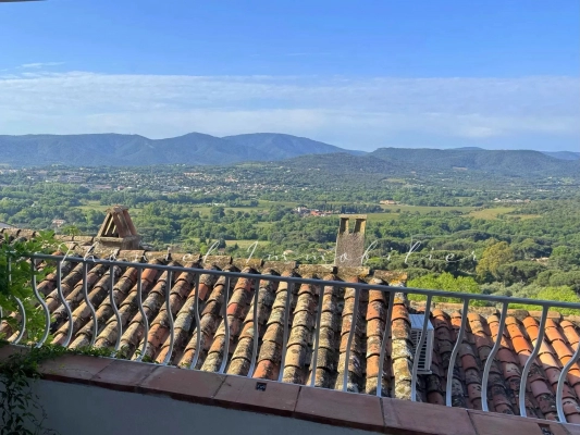 à vendre maison de village Grimaud - À vendre dans le village de Grimaud : Ensemble de deux maisons de village à rénover, avec terrasse et jardinet
