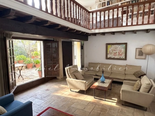 à vendre maison de village Grimaud - À vendre dans le village de Grimaud : Ensemble de deux maisons de village à rénover, avec terrasse et jardinet