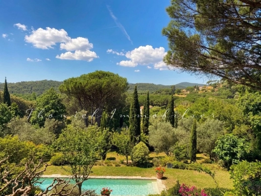 à vendre maison, villa Grimaud - À vendre à Grimaud : Bastide de charme aux matériaux d’exception et finitions sur mesure