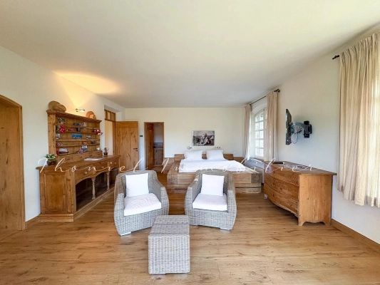 à vendre maison, villa Grimaud - À vendre à Grimaud : Bastide de charme aux matériaux d’exception et finitions sur mesure