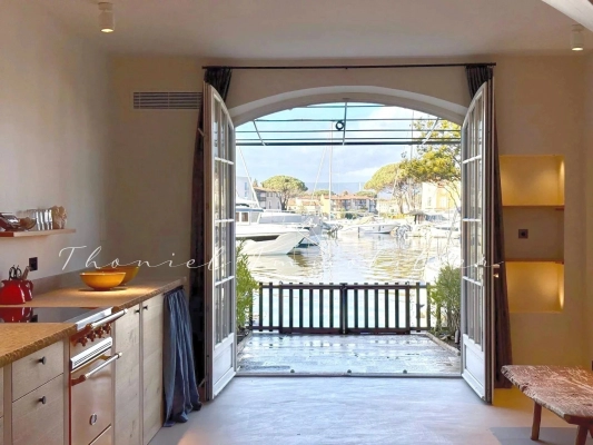 à vendre maison, villa Grimaud - À vendre à Port Grimaud : Maison de pêcheur rénovée avec amarrage