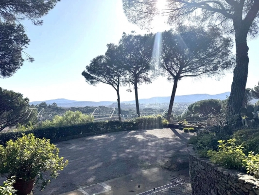 à vendre maison, villa Grimaud - Propriété de 310 m2 à vendre proche du village de Grimaud