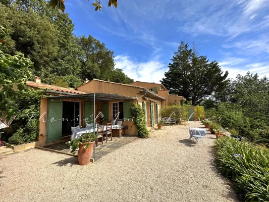 à vendre maison, villa La Garde-Freinet - Exclusivité : Charmante maison de campagne avec vue mer panoramique