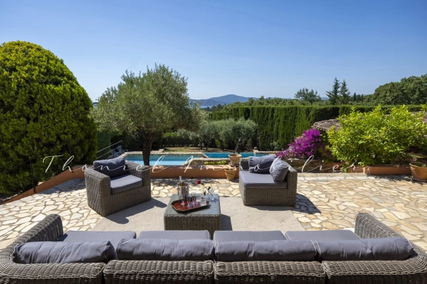 Vente maison, villa Grimaud - A vendre à Grimaud : Propriété avec vue mer dans un domaine sécurisé