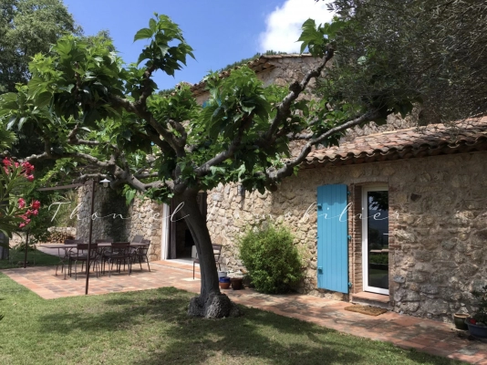 Agence immobilière Grimaud | Thoniel Immobilier | Le Plan-de-la-Tour : Propriété en pierre au Plan de la Tour