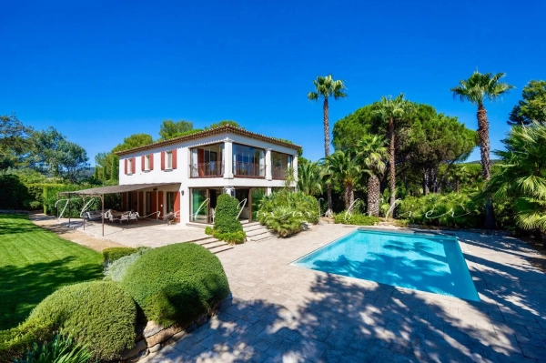 Vente maison, villa Grimaud - Demeure provençale à vendre dans un domaine confidentiel proche des plages à Grimaud