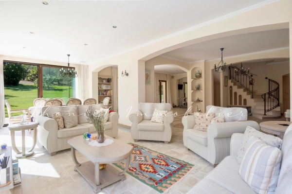 à vendre maison, villa Grimaud - Demeure provençale à vendre dans un domaine confidentiel proche des plages à Grimaud