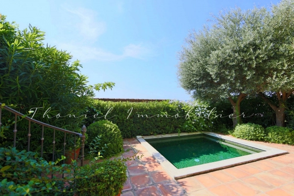 à vendre maison, villa Grimaud - Magnifique maison de maître avec jardin et bassin à vendre à Grimaud