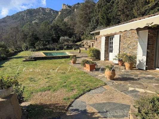 à vendre maison, villa La Garde-Freinet - Maison pleine de charme à vendre à La Garde Freinet