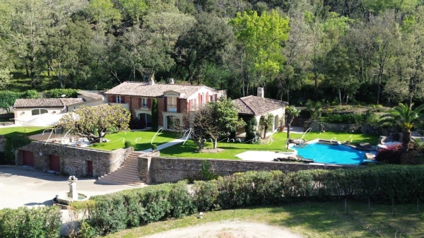 Agence immobilière Grimaud | Thoniel Immobilier | Grimaud : Exceptionnelle propriété de caractère à vendre