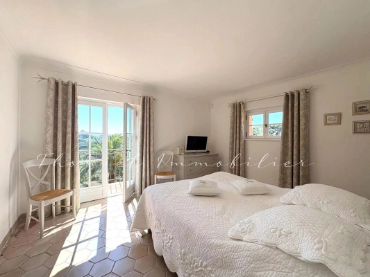 à vendre maison, villa Grimaud - Villa Provençale de Charme – Vue Dégagée sur le Village de Grimaud