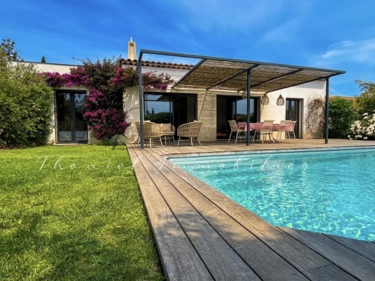 à vendre maison, villa Grimaud - Villa contemporaine avec piscine, de plain-pied et proche des plages de Grimaud