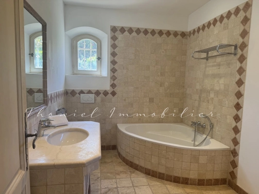 à vendre maison, villa Grimaud - Villa 4 chambres avec piscine, entre village et mer à la vente à Grimaud