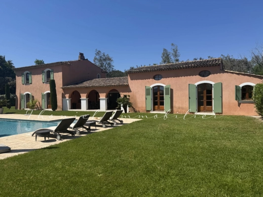 à vendre maison, villa Grimaud - Villa 4 chambres avec piscine, entre village et mer à la vente à Grimaud