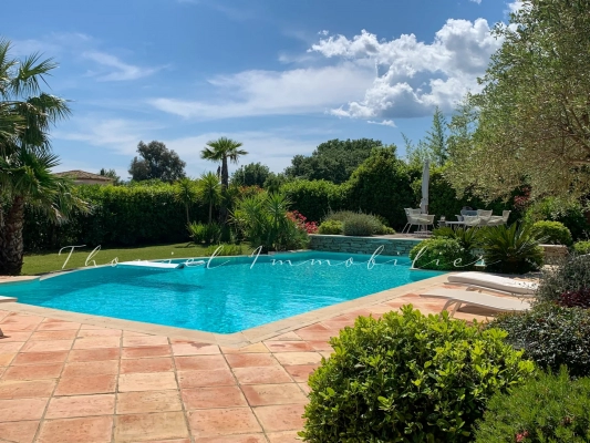 For sale house, villa Grimaud - 300 m2 property for sale at the foot of the village of Grimaud