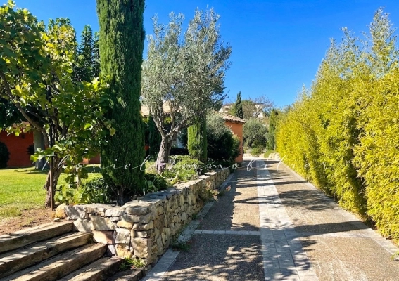 For sale house, villa Grimaud - 300 m2 property for sale at the foot of the village of Grimaud