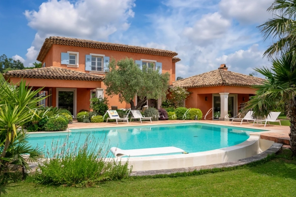 Real Estate Agency Grimaud | Thoniel Immobilier | Grimaud : 300 m2 property for sale at the foot of the village of Grimaud