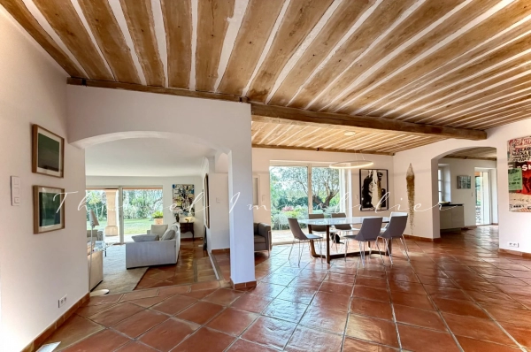 For sale house, villa Grimaud - 300 m2 property for sale at the foot of the village of Grimaud