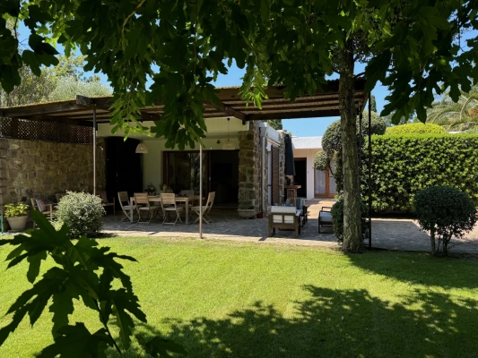 Real Estate Agency Grimaud | Thoniel Immobilier | Grimaud : Villa for sale in a private estate of Grimaud within walking distance of the beaches
