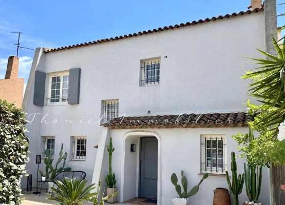 à vendre maison, villa Cogolin - À vendre proche du centre de Cogolin, jolie maison avec jardin et terrasses