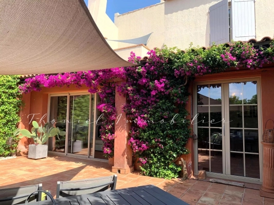 à vendre maison, villa Cogolin - À vendre proche du centre de Cogolin, jolie maison avec jardin et terrasses